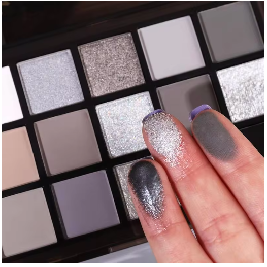 Paleta de Sombras Smokey 15 Colores – Estilo Punk con Brillos y Nacarados