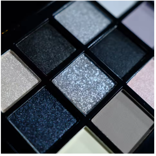 Paleta de Sombras Smokey 15 Colores – Estilo Punk con Brillos y Nacarados