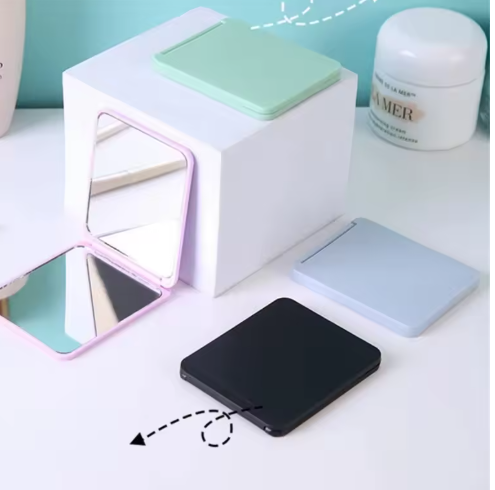 Espejo de Maquillaje Plegable Portátil Doble Cara – Elegancia Compacta para tu Tocador o Bolso