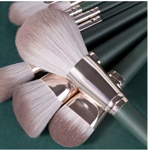 Set de Brochas de Maquillaje de Lujo – 14 Piezas Profesionales para Rostro y Ojos